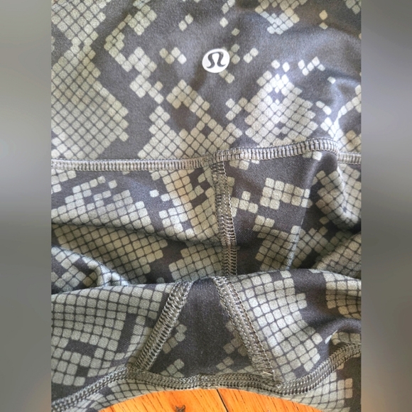 Lululemon Wunder Under Cropped Leggings Ziggy Snake Green Gator Size 4 - Picture 3 of 6